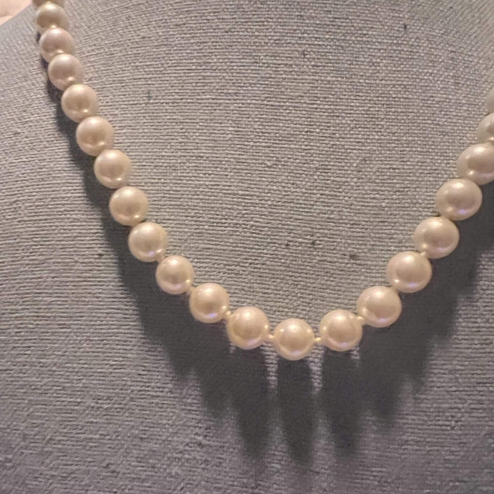 Large Vintage 8mm Simulated Glass Pearls - Picture 3 of 6
